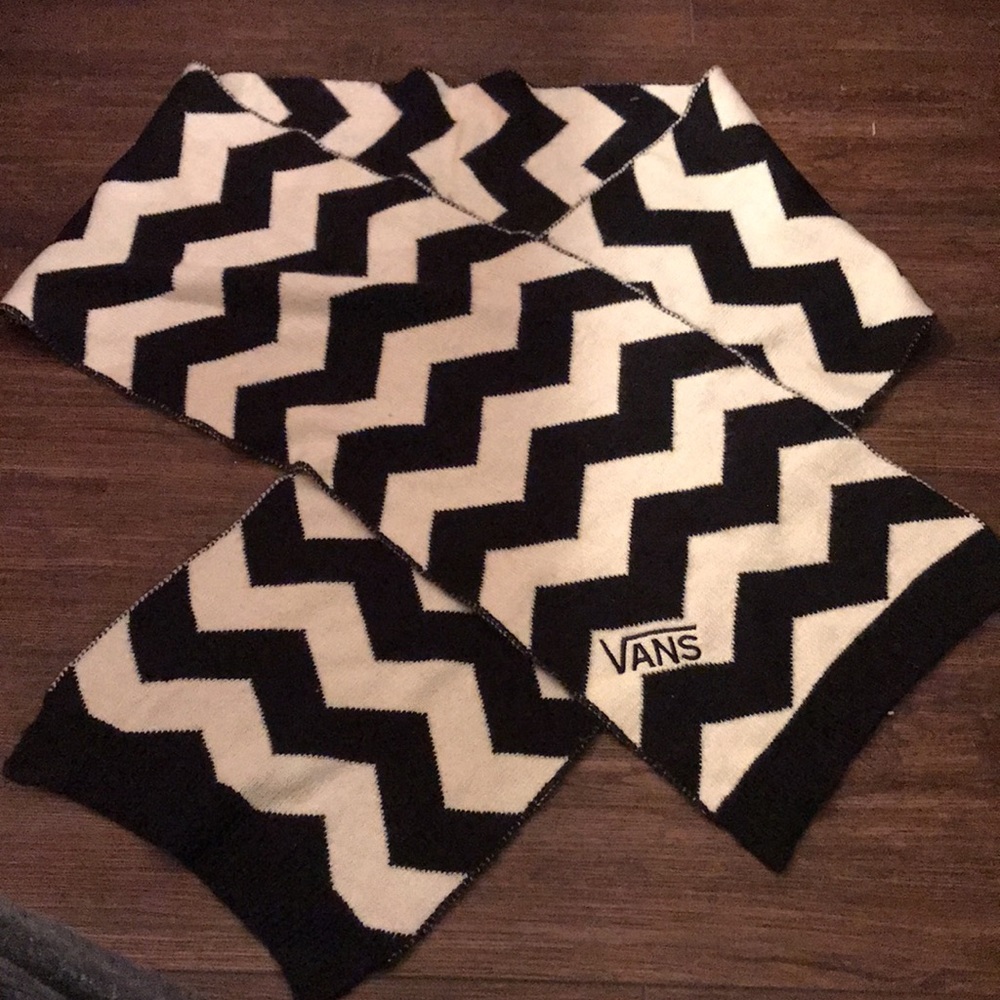 Vans Black and White Zigzag Knit Scarf